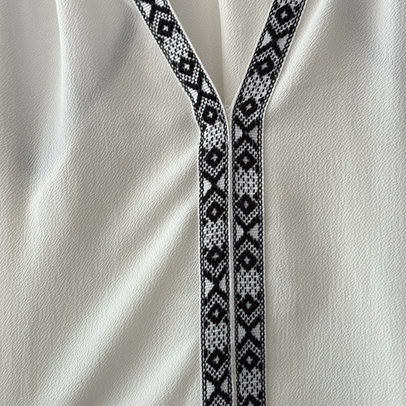 Le Lis Size S Racerback Flowy Tank - Picture 3 of 6